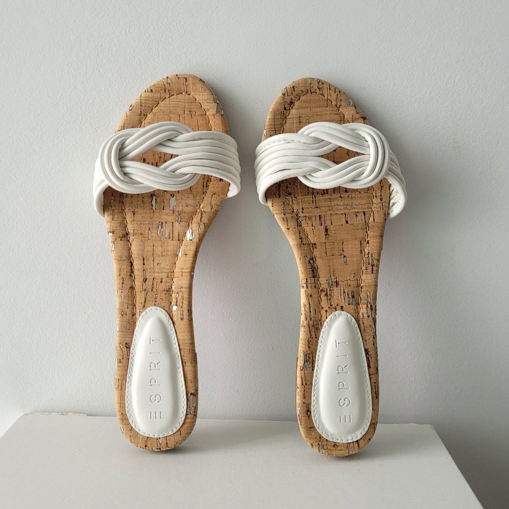 $49 NWT (9) ESPIRIT Sandals